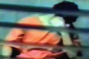 Omar pendant son incarcération (image de la vidéo)